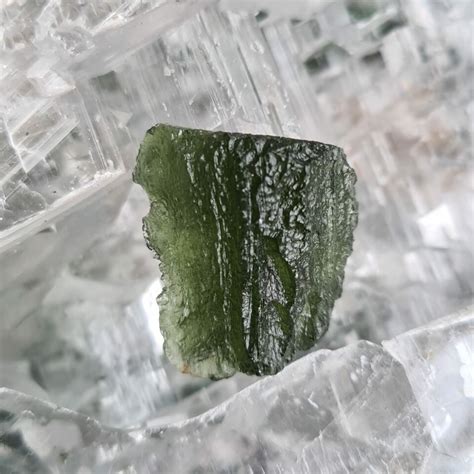 what crystals are similar to moldavite